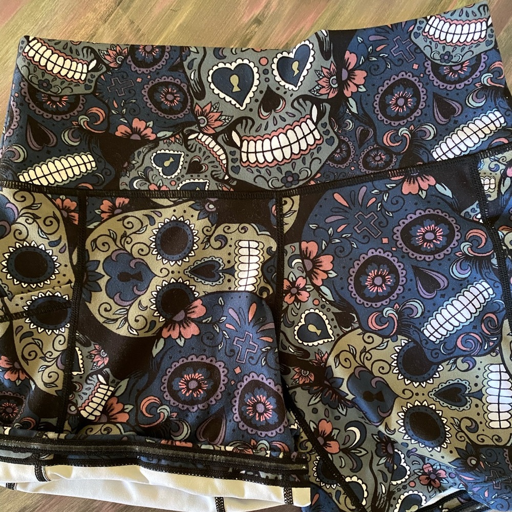 CVG (constantly varied gear) Size Small. 5” inseam